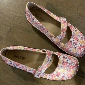 Algeria Women’s Mary Jane Sz 41 and US 10.5/11